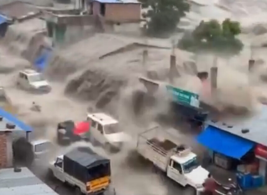 New flash flood hits Nepal as torrential rains trigger fresh flooding | De Último Minuto English
