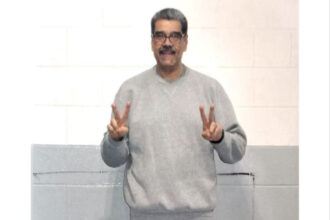 Nicolás Maduro publishes new photos from U.S. detention, sends message of “love and hope” | De Último Minuto English