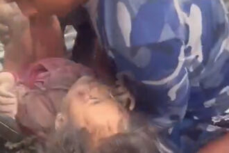 Rescuers pull girl from rubble after building collapse in Nepal | De Último Minuto English