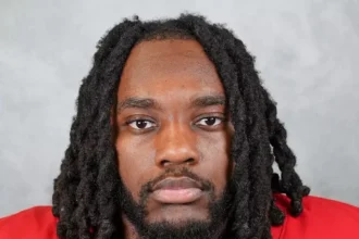 College football player dies after medical emergency during season opener | De Último Minuto English