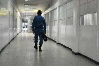 103 high-risk prisoners transferred from a Colombian prison to other centers in the country | De Último Minuto English