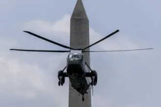 Donald Trump's helicopter had a mid-air near miss with a commercial airplane in Washington | De Último Minuto English