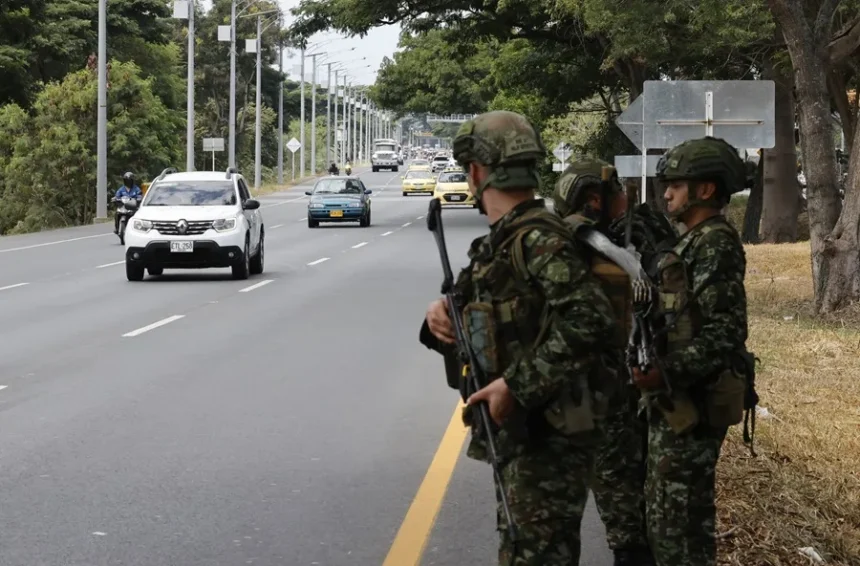 An explosive attack destroys a toll booth one day after De la Espriella's inauguration in Colombia | De Último Minuto English