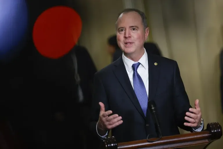 Two Democratic senators introduce a bill following attacks on water infrastructure in the U.S. | De Último Minuto English
