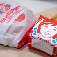 Chicago woman sues Wendy’s after alleging contaminated burger led to more than $93,000 in medical expenses