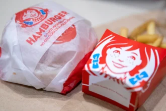 Chicago woman sues Wendy’s after alleging contaminated burger led to more than $93,000 in medical expenses