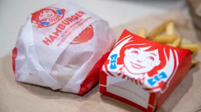 Chicago woman sues Wendy’s after alleging contaminated burger led to more than $93,000 in medical expenses