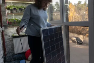 New York lawmakers push for plug-in solar panels in apartments