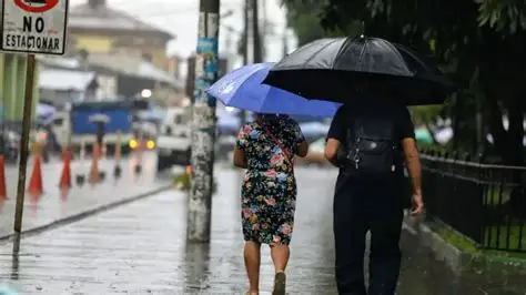 Get your umbrellas ready! Indomet maintains surveillance over an area with 60% cyclonic potential in the Atlantic | De Último Minuto English