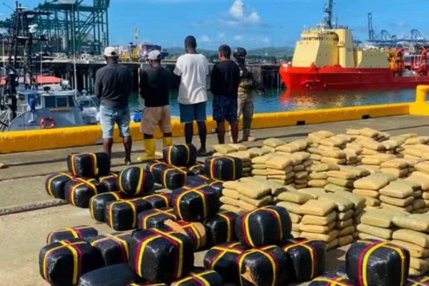 Panama seizes 600 packages of drugs in operations in the Caribbean and the Pacific | De Último Minuto English