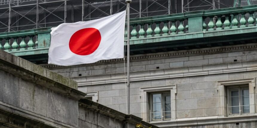Japan proposes requiring above-average income to obtain permanent residency | De Último Minuto English