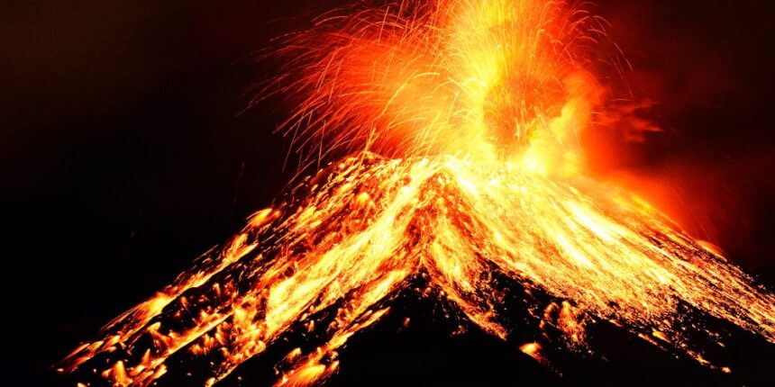 Three large volcanoes record eruptive activity and generate international attention | De Último Minuto English
