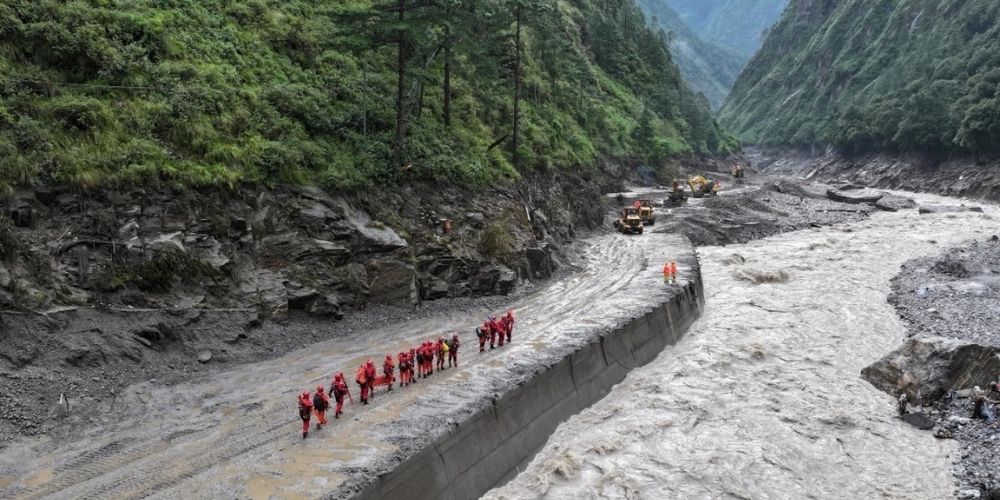 Portugal locates 2 nationals after flood in Nepal, but reports 2 others missing | De Último Minuto English