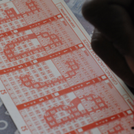 Powerball jackpot climbs to $748 million ahead of Monday drawing