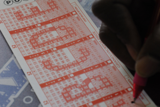 Powerball jackpot climbs to $748 million ahead of Monday drawing
