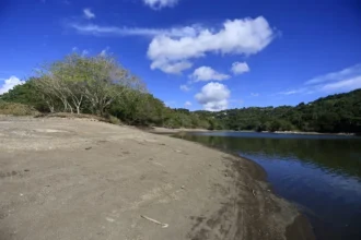 More than 500,000 people in Puerto Rico are facing water rationing due to the drought | De Último Minuto English