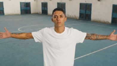 Brazilian influencer gets down on his knees after being released from prison