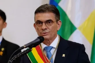 The president of Bolivia offers apologies for his absence at the inauguration of the president-elect of Colombia | De Último Minuto English