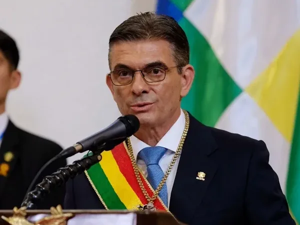 The president of Bolivia offers apologies for his absence at the inauguration of the president-elect of Colombia | De Último Minuto English