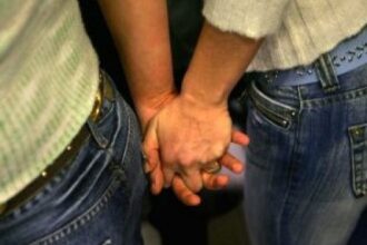 Gay man looking for a lesbian woman for a marriage of convenience in India | De Último Minuto English
