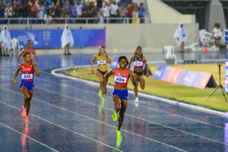 Not even the rain could stop her! Marileidy Paulino conquers gold in the 400 meters | De Último Minuto English