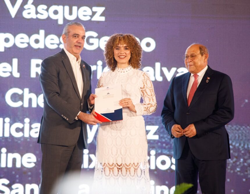 Abinader awards 1,500 international scholarships to study abroad | De Último Minuto English