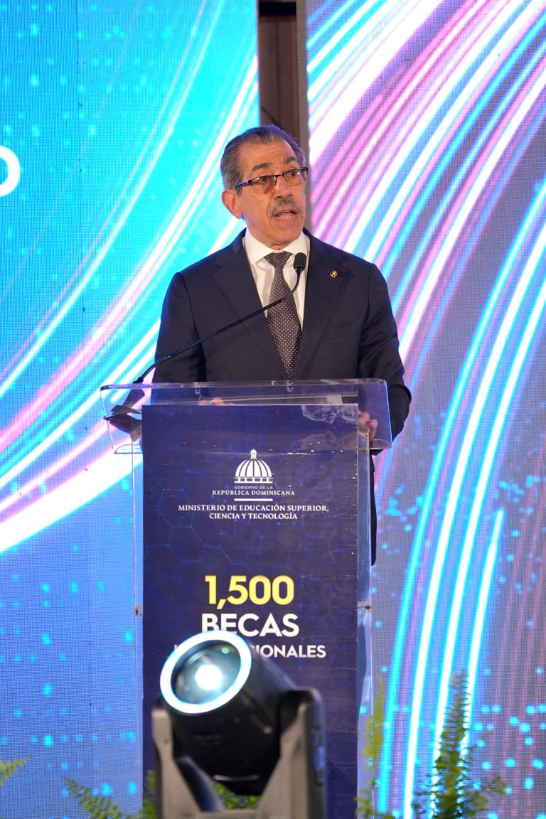 Rector Asjana David highlights alliance between the UASD and the State during the delivery of 6,500 'Excellence Without Barriers' scholarships | De Último Minuto English