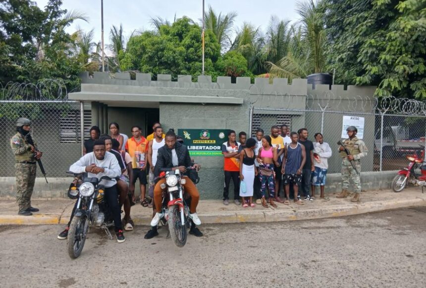 Army detains 122 Haitians in irregular migratory status in Dajabón and Santiago Rodríguez | De Último Minuto English