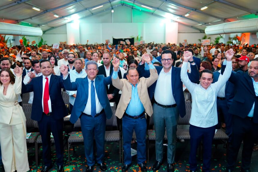 Omar Guevara joins the People's Force along with hundreds of leaders from Nuevo Rumbo | De Último Minuto English