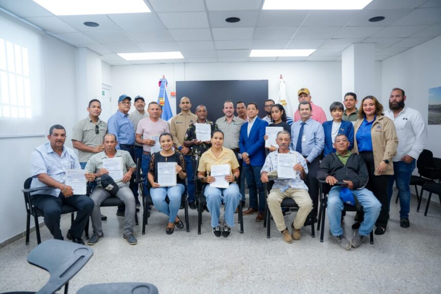 Eighteen producers from the Northern region receive more than RD$15 million to modernize their farms | De Último Minuto English