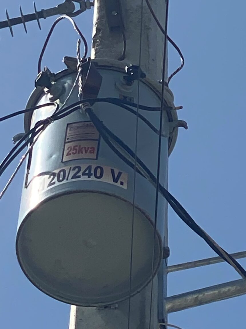 Transformer explosion leaves Villa Jaragua residents without electricity | De Último Minuto English