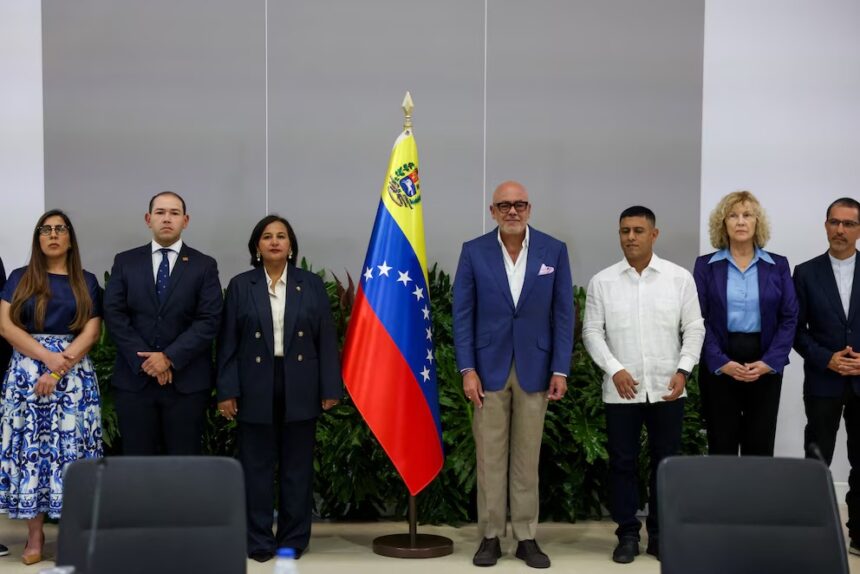 Chavismo and opposition meet to close the first cycle of dialogue promoted by the U.S. | De Último Minuto English