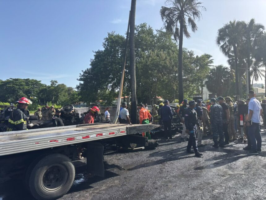 Firefighters recover two bodies after tanker fire on the Malecón; investigating causes of the accident | De Último Minuto English