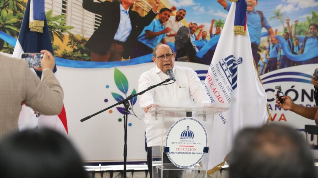 Santos Badía announces comprehensive reform of the educational system and 10,000 national scholarships | De Último Minuto English