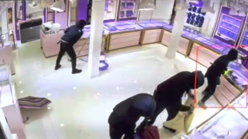 New Jersey jewelry store loses nearly $1 million in gold and diamonds in 45-second robbery