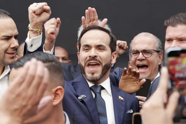 De la Espriella assumes the presidency of Colombia with a strong fiscal challenge and improvements in employment and poverty | De Último Minuto English