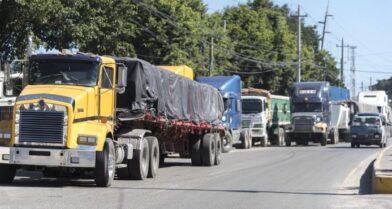 930 monthly flatbed trucks leave products for Haiti in the Dominican Republic | De Último Minuto English