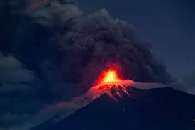 The Fuego volcano, one of the three active ones in Guatemala, is losing strength in its eruptions | De Último Minuto English