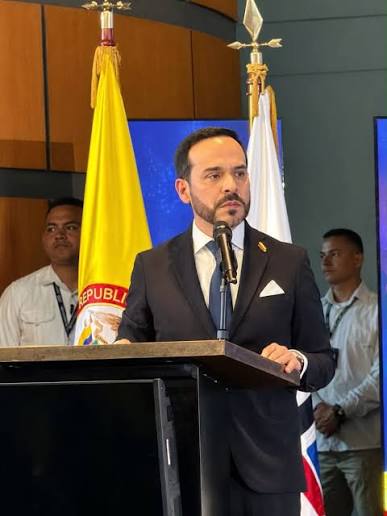 De la Espriella signs extradition to the US of five former negotiators of armed groups | De Último Minuto English