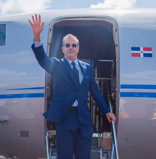 Abinader concludes visit to Colombia and returns to DR after attending De la Espriella's inauguration | De Último Minuto English