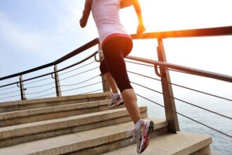 Climbing stairs frequently could reduce cardiovascular health risks | De Último Minuto English