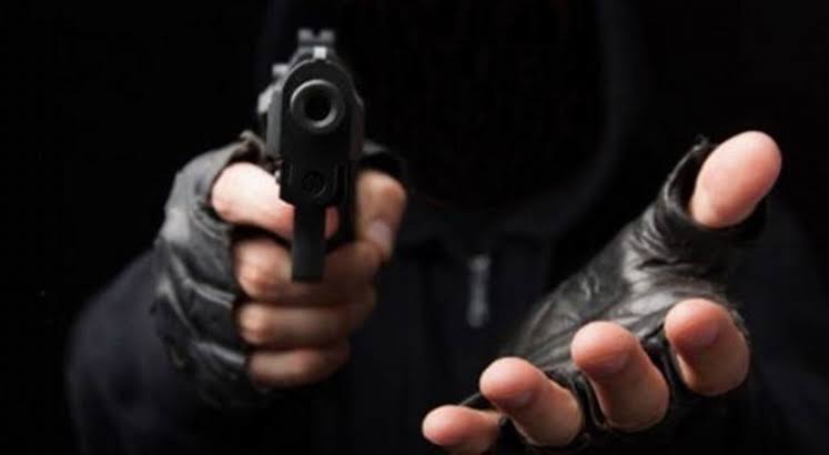 At gunpoint! Pharmacy courier assaulted and robbed of motorcycle, money, and medication in Santiago | De Último Minuto English