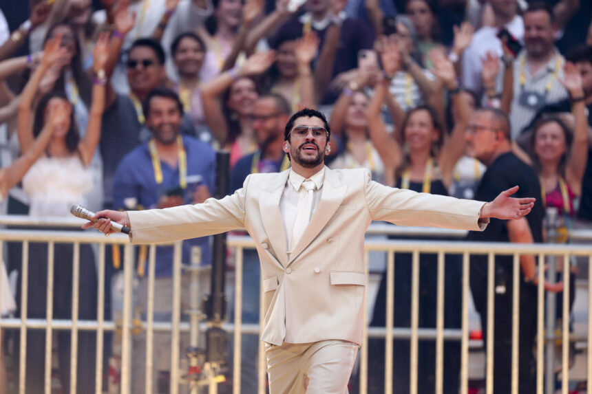 Great anticipation among Bad Bunny fans for the closing of his tour in Puerto Rico | De Último Minuto English