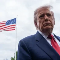 Trump says he will declare the Strait of Hormuz “United States territory” after “defeating Iran” | De Último Minuto English