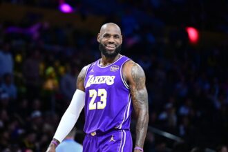 LeBron James will debut with the Sixers against the Knicks at the start of the NBA season | De Último Minuto English