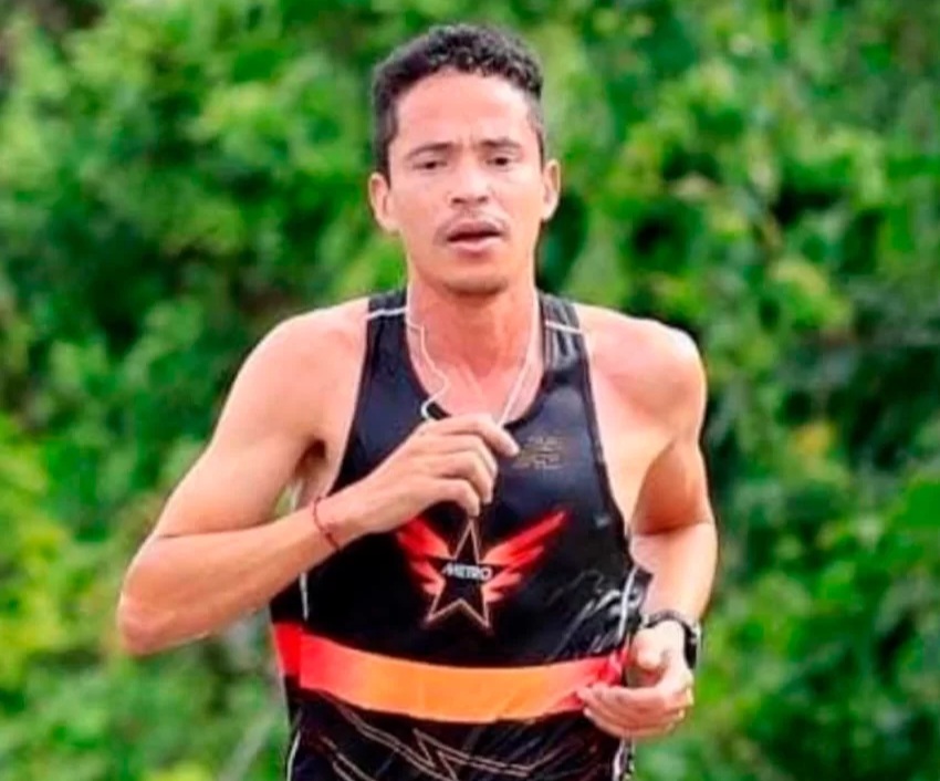 Álvaro Abreu wins gold and sets a Central American record in the half marathon | De Último Minuto English