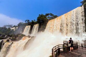 El Niño makes Iguazú Falls swell to more than 8 million liters per second
