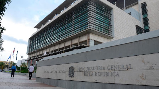 A Rolex, US$2,500 in cash, and a Mercedes-Benz GLC 300 4WD are some of the assets seized by the Public Prosecutor's Office in the Cobra 2.0 case. | De Último Minuto English