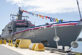 USA deploys warship to its border with Mexico | De Último Minuto English