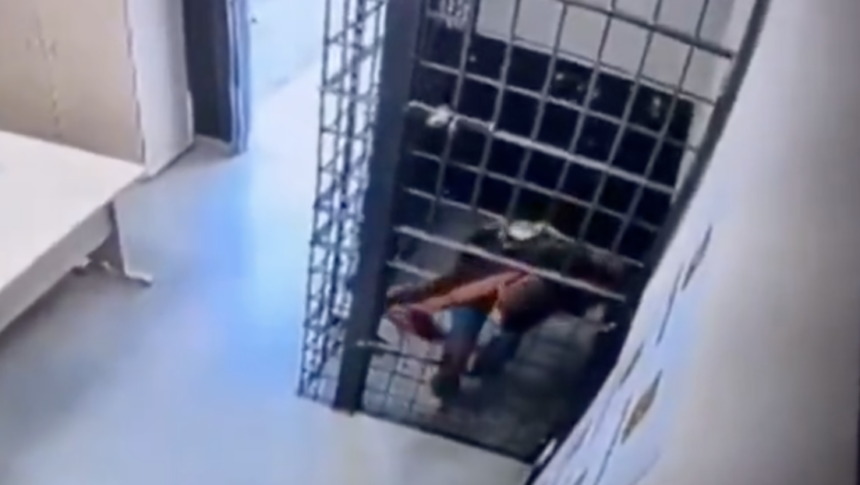 Brazilian detainee escapes cell by squeezing through iron bars